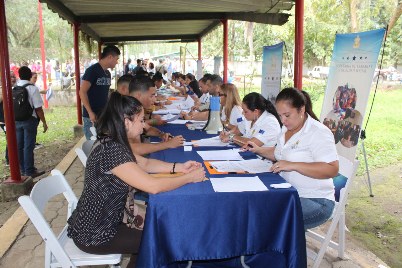 Bolsa de Empleo de la AHM participa en Feria de Empleo organizada por Secretaría del Trabajo