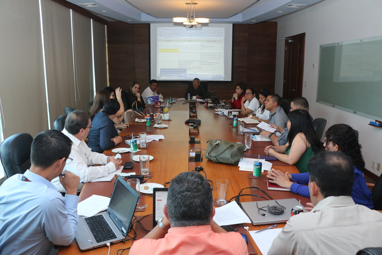 En la AHM realizan primera reunión de trabajo de la comisión nombrada por el ministro Ebal Díaz para identificar los problemas, causas y soluciones en la atención del IHSS