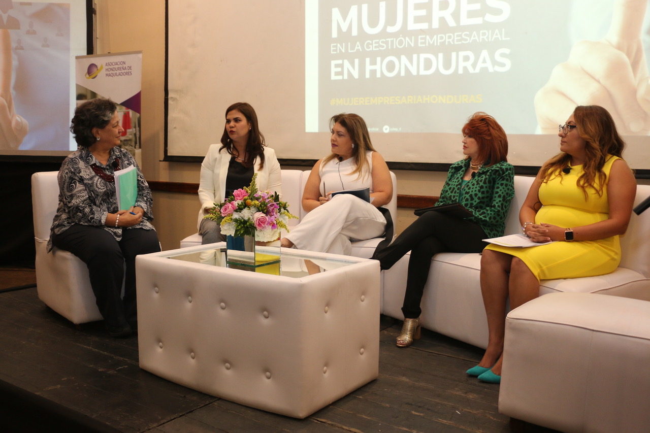 La AHM presente como parte de las instituciones organizadoras, en el foro : MUJERES EN LA GESTIÓN EMPRESARIAL EN HONDURAS.