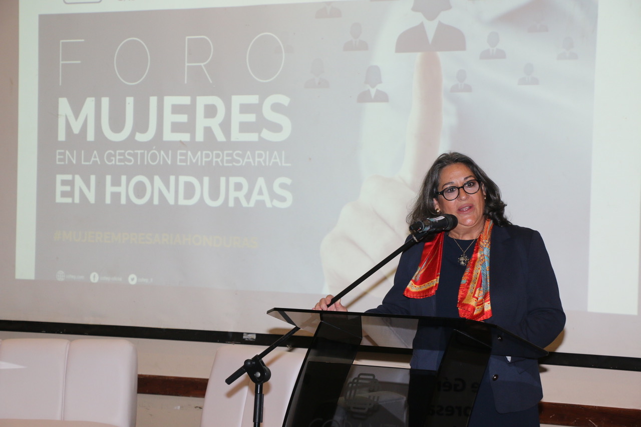 La AHM presente como parte de las instituciones organizadoras, en el foro : MUJERES EN LA GESTIÓN EMPRESARIAL EN HONDURAS.