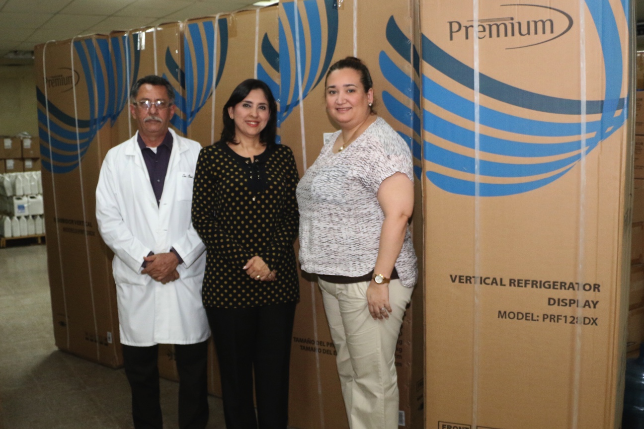 AHM dona 5 cámaras de refrigeración al IHSS para protección de medicamentos
