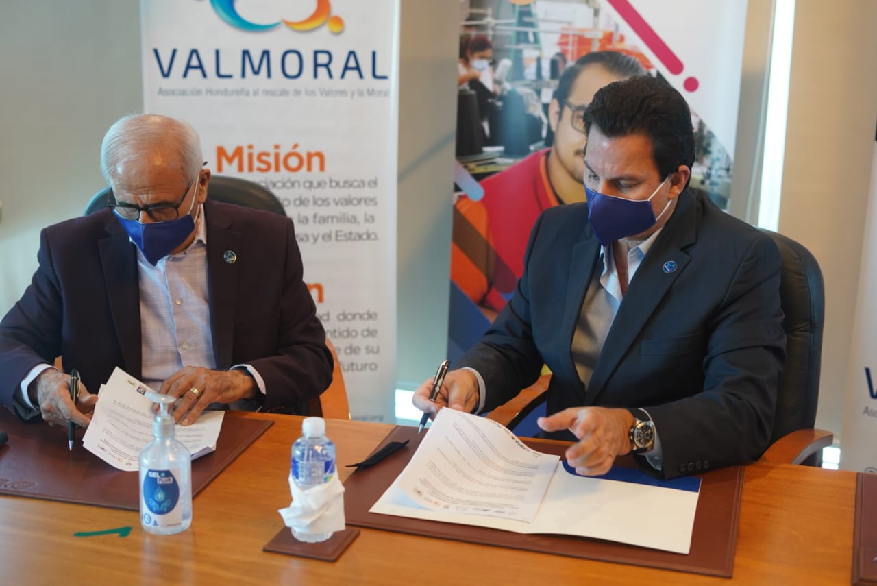 Maquiladores y VALMORAL firman convenio para promover valores