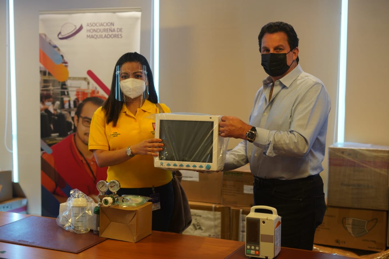 Maquiladores donan más de un millón de lempiras en equipo médico a Fundación del Niño con Cáncer.