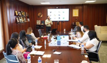 Representantes del BCH realizan recorrido en el sector maquilador