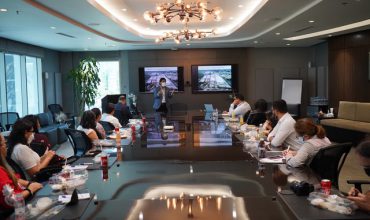 Representantes del BCH realizan recorrido en el sector maquilador