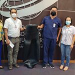 AHM y Red de Sindicatos de trabajadores de la maquila donan bomba de diafragma a Clínica Periférica del IHSS en Choloma
