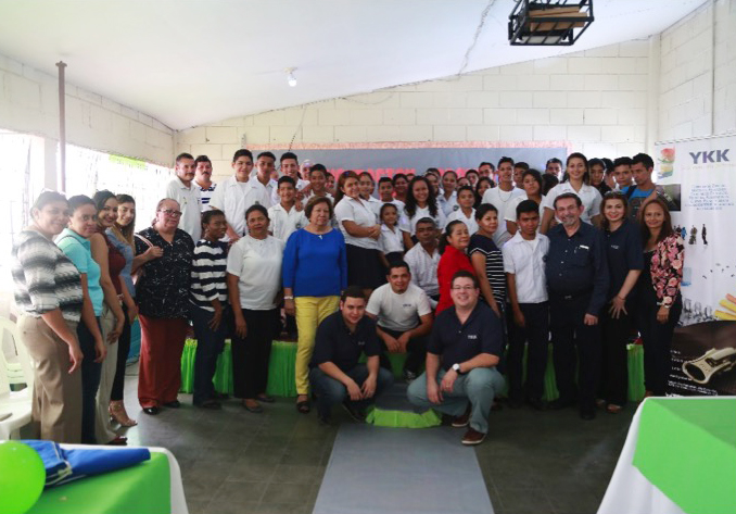 YKK Honduras remodela escuela pública