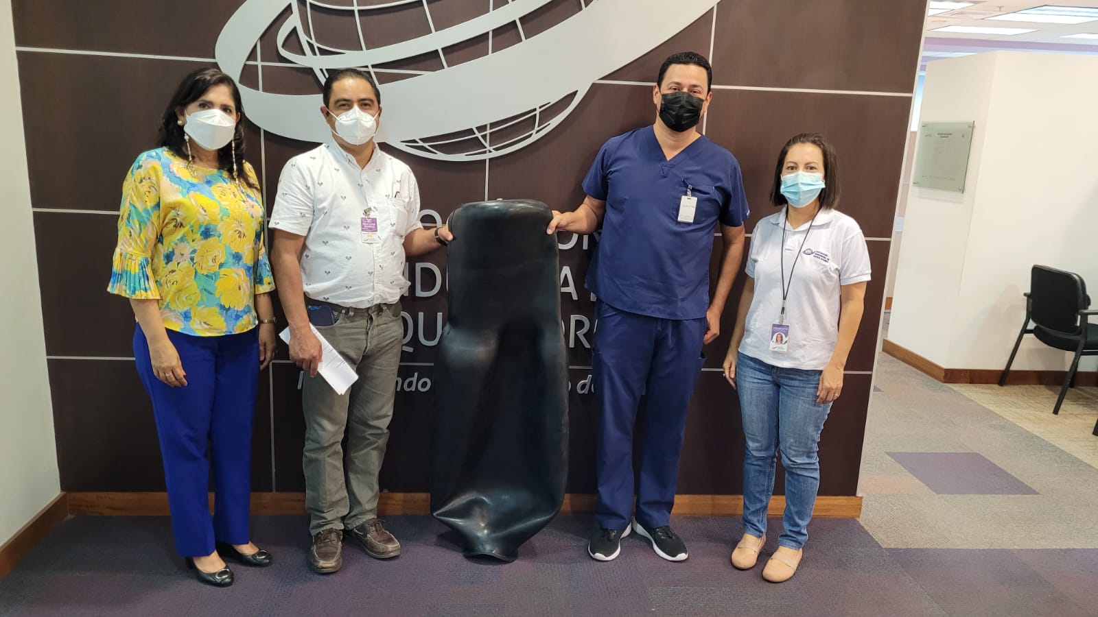 AHM y Red de Sindicatos de trabajadores de la maquila donan bomba de diafragma a Clínica Periférica del IHSS en Choloma