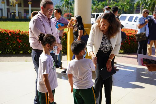 SUB-SECRETARIA DE ESTADO DE EUA, UZRA ZEYA, REALIZÓ RECORRIDO POR FUNDACIÓN MHOTIVO