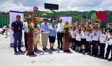 FRUIT OF THE LOOM SIGUE APOYANDO EDUCACIÓN DE LOS NINOS DE LA ESCUELA REPÚBLICA DE VENEZUELA
