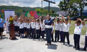 FRUIT OF THE LOOM SIGUE APOYANDO EDUCACIÓN DE LOS NINOS DE LA ESCUELA REPÚBLICA DE VENEZUELA