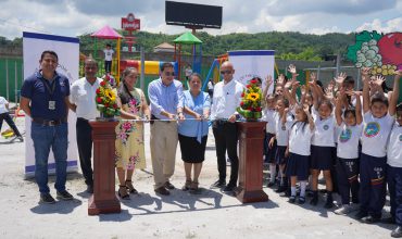 FRUIT OF THE LOOM SIGUE APOYANDO EDUCACIÓN DE LOS NINOS DE LA ESCUELA REPÚBLICA DE VENEZUELA