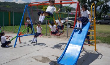 FRUIT OF THE LOOM SIGUE APOYANDO EDUCACIÓN DE LOS NINOS DE LA ESCUELA REPÚBLICA DE VENEZUELA