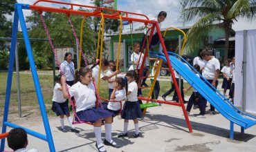 FRUIT OF THE LOOM SIGUE APOYANDO EDUCACIÓN DE LOS NINOS DE LA ESCUELA REPÚBLICA DE VENEZUELA