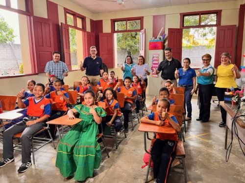 FRUIT OF THE LOOM APOYA EDUCACIÓN DE NINOS DE ESCUELA “VISITACIÓN PADILLA” EN EL PROGRESO