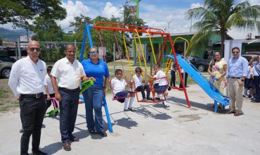 FRUIT OF THE LOOM SIGUE APOYANDO EDUCACIÓN DE LOS NINOS DE LA ESCUELA REPÚBLICA DE VENEZUELA