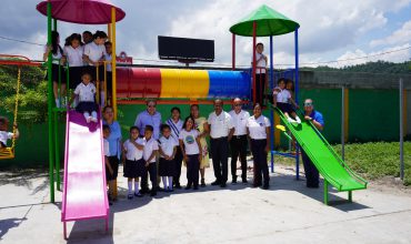 FRUIT OF THE LOOM SIGUE APOYANDO EDUCACIÓN DE LOS NINOS DE LA ESCUELA REPÚBLICA DE VENEZUELA
