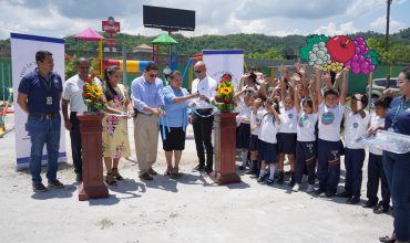 FRUIT OF THE LOOM SIGUE APOYANDO EDUCACIÓN DE LOS NINOS DE LA ESCUELA REPÚBLICA DE VENEZUELA