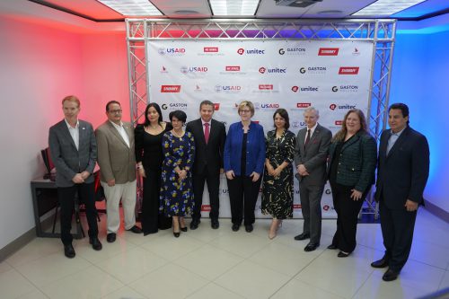 USAID, NC State University y UNITEC tejen el futuro textil de Honduras con el Proyecto ‘Hilando Oportunidades’