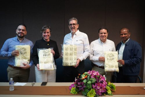 Fruit Of The Loom realizó la entrega de un donativo de más de 170 mil batas quirúrgicas, valoradas en un millón ciento cincuenta mil lempiras