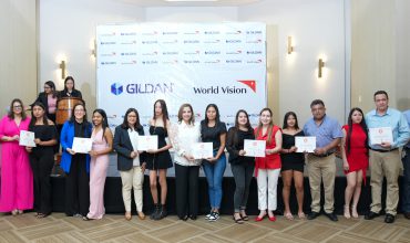 GILDAN GRADÚA A CASI 700 MUJERES DE SU PROGRAMA EMPODERA, JUNTO A WORLD VISION HONDURAS