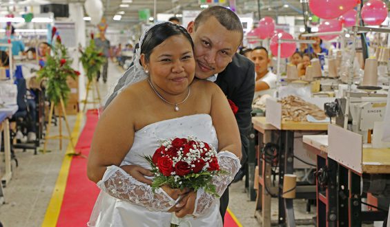 Boda Benavente-Hernández en Confecciones del Valle, Costura
