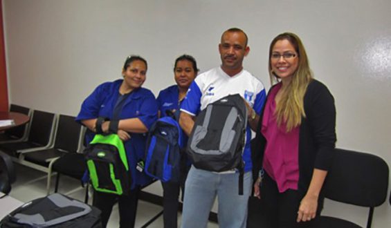 TRC Honduras obsequia mochilas equipadas con útiles