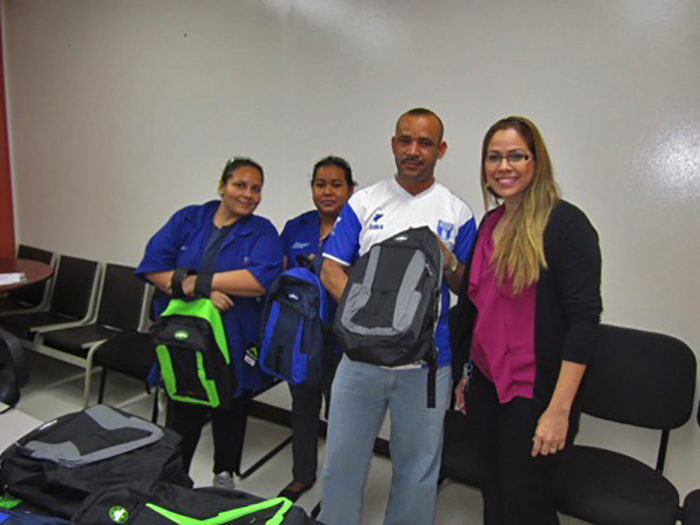 TRC Honduras obsequia mochilas equipadas con útiles