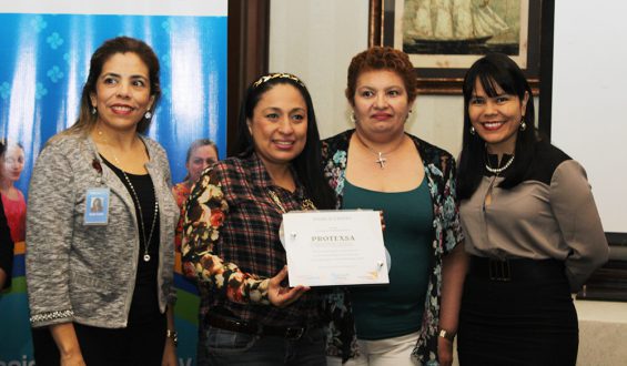 Empresas maquiladoras reciben reconocimiento de Visión Mundial por participar en el programa “Mujeres en fábricas”