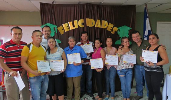 Manufacturas Villanueva gradúa 231 empleados con programa Mujeres en fábricas