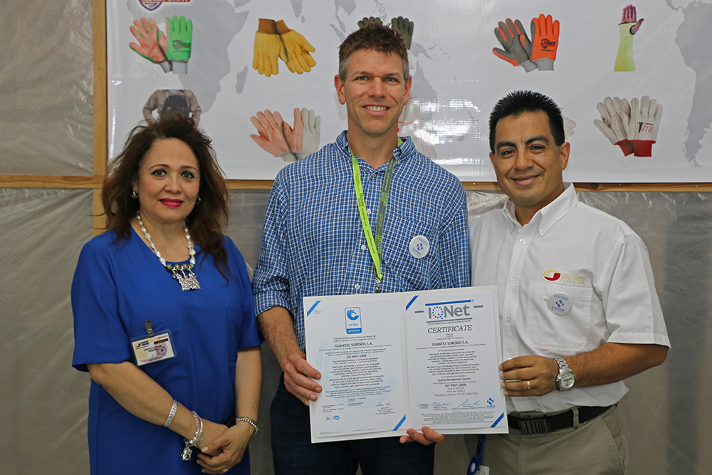 Guantes Sureños se certifica en ISO 9001