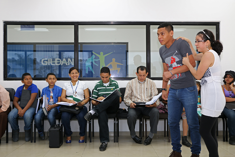 Gildan Río Nance en ensayos para presentar su obra teatral “El Sueño”