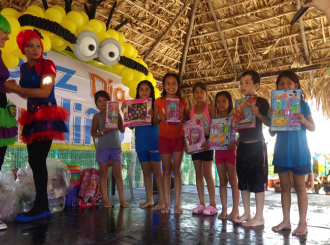 Ceiba Textiles festeja Día del Niño a hijos de sus asociados