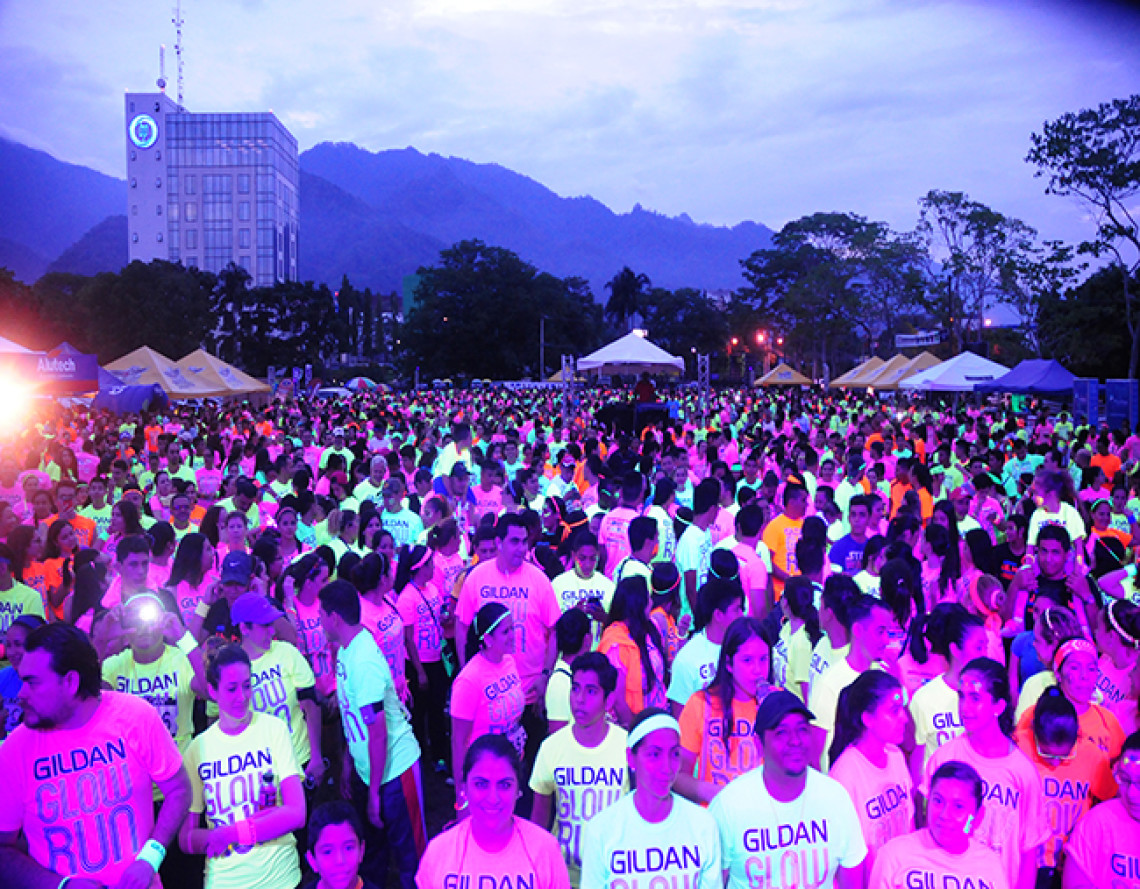 Más de 900 mil lempiras recaudaron en el Gildan Glow Run 2015