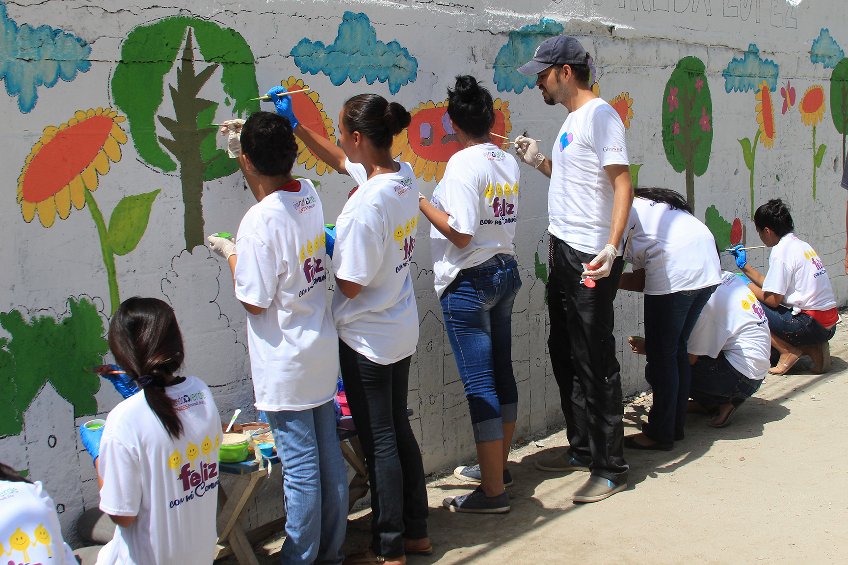 400 empleados de Hanes participan en campaña de voluntariado en Choloma