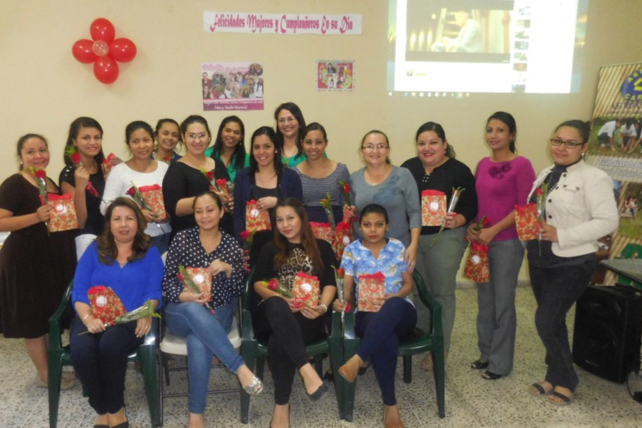 Astro Cartón Honduras celebra día de la mujer hondureña