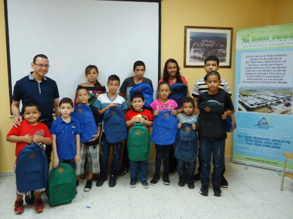 ZIP San José entrega de kit escolares a hijos de colaboradores