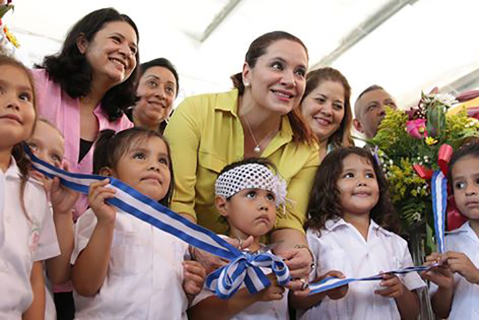 Pequeños y grandes beneficiados con proyectos inaugurados por Gildan y la Primera Dama