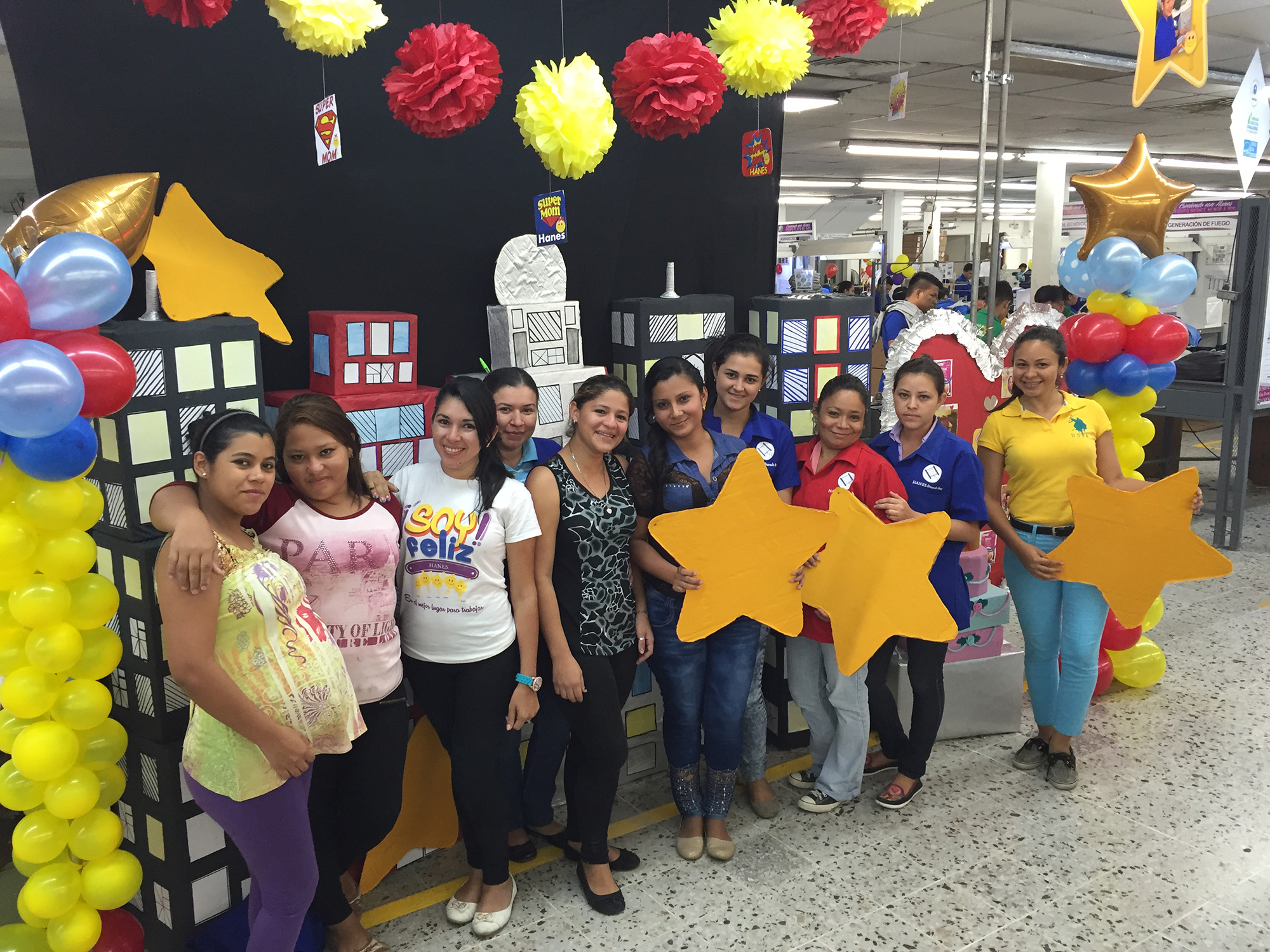 Hanes agasaja a mamás con regalos y sorpresas