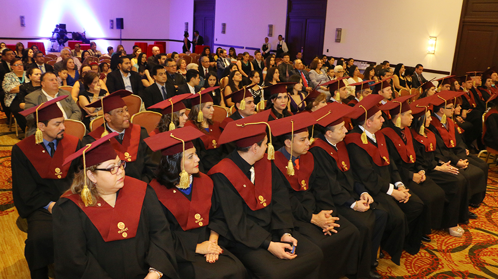 Hanes concluye exitosamente su primer programa de maestrías graduando a 39 de sus gerentes