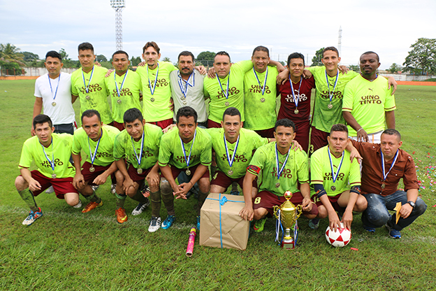 Tintorería, nuevo monarca de Elcatex tras coronarse campeón del torneo de fútbol 2016