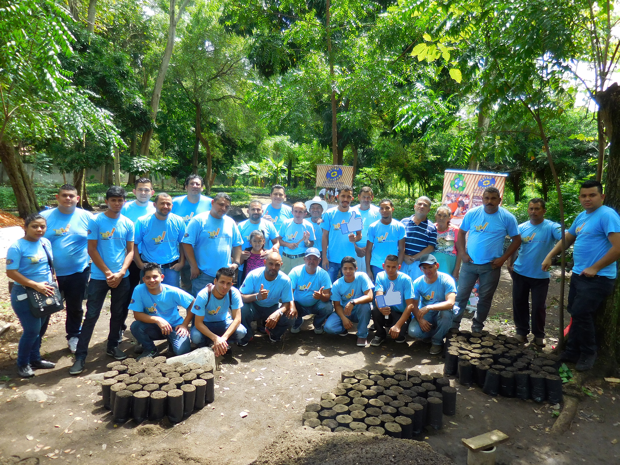 Voluntariado de Astro Cartón en acción en Vivero Santa Ana