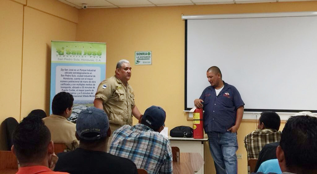 Zip San José imparte taller de prevención de incendios y uso de extintores