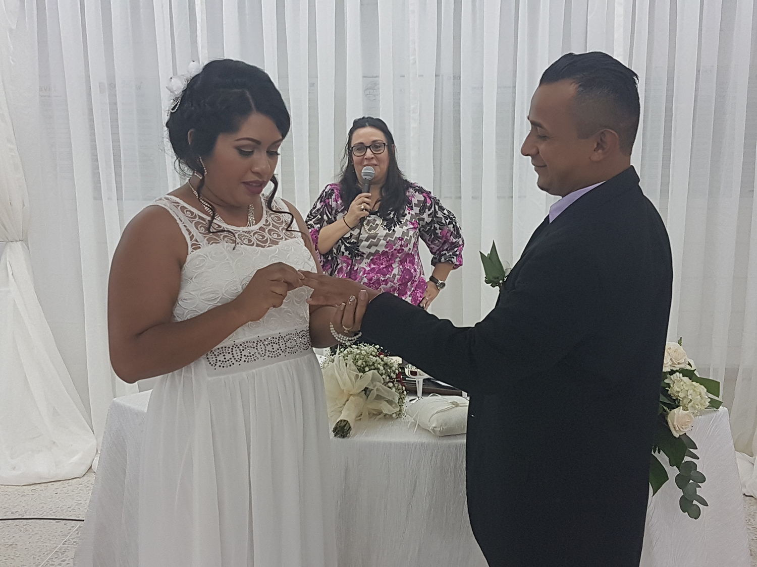 Bay Island celebra su primer enlace matrimonial en la planta