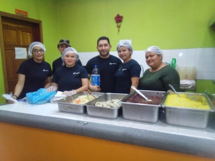 TRC HONDURAS Y FUNDACIÓN ABRIGO DONAN COMIDA A FAMILIARES DE INTERNOS EN HOSPITAL MARIO RIVAS