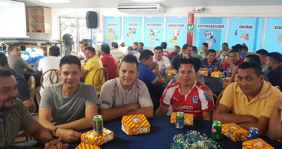 BAY ISLAND COMPARTE CON LOS PADRES DE LA EMPRESA