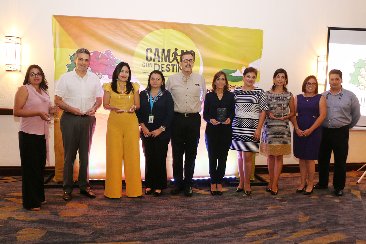 CORPORACIÓN FRUIT OF THE LOOM RECONOCIÓ A PATROCINADORES DE “CAMINO CON DESTINO”