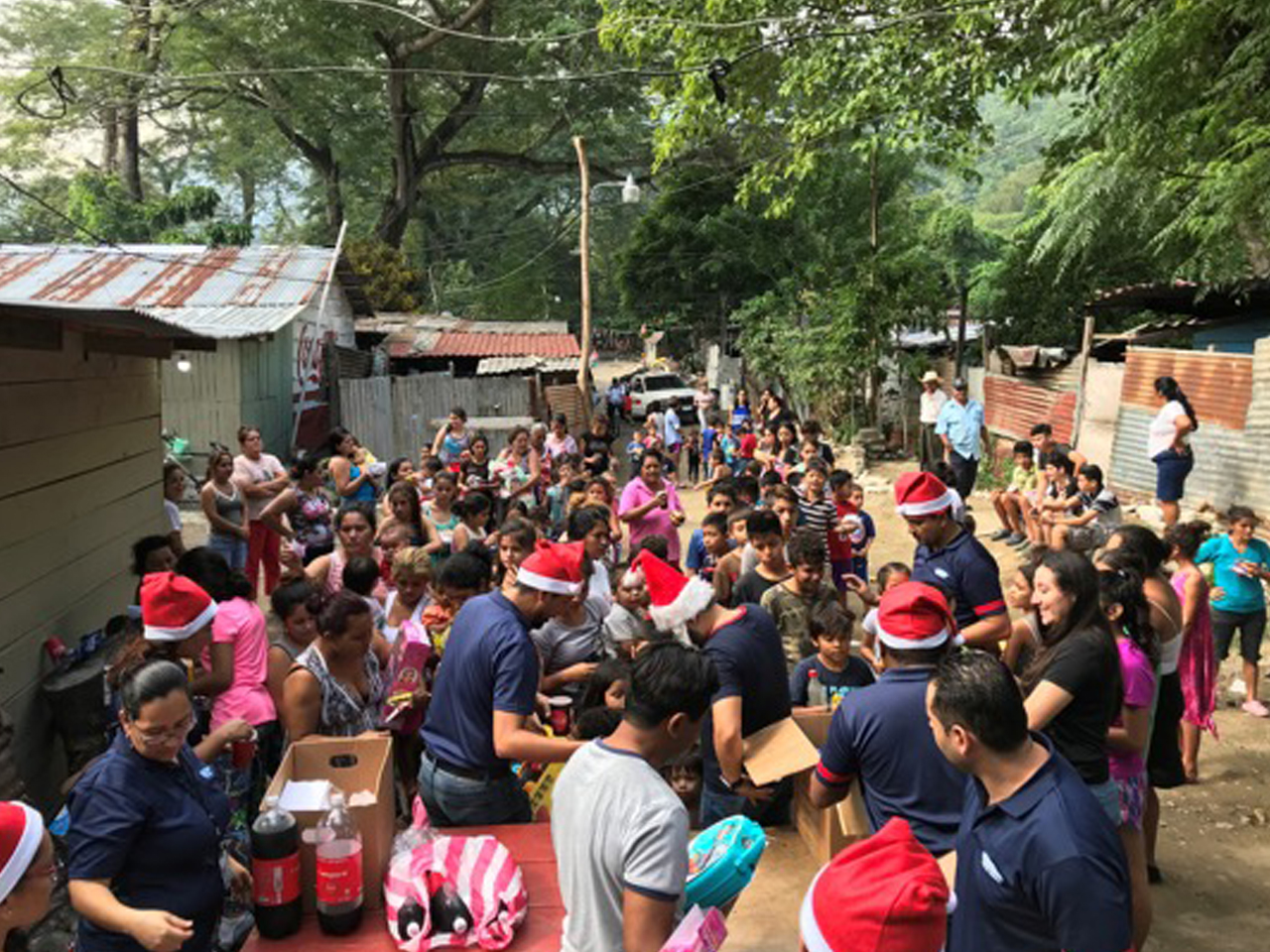 VOLUNTARIOS DE STRETCHLINE MUESTRAN SU ESPÍRITU SOLIDARIO