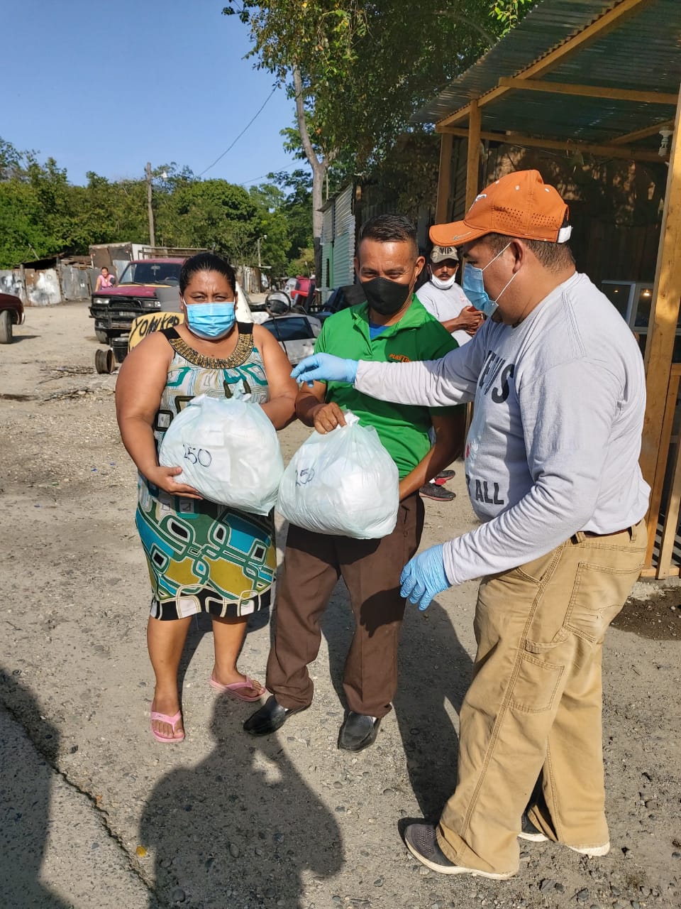 MÁS DE 70 MIL MASCARILLAS E INSUMOS DONA AHM A IGLESIAS DE SAN PEDRO SULA Y OTRAS INSTITUCIONES