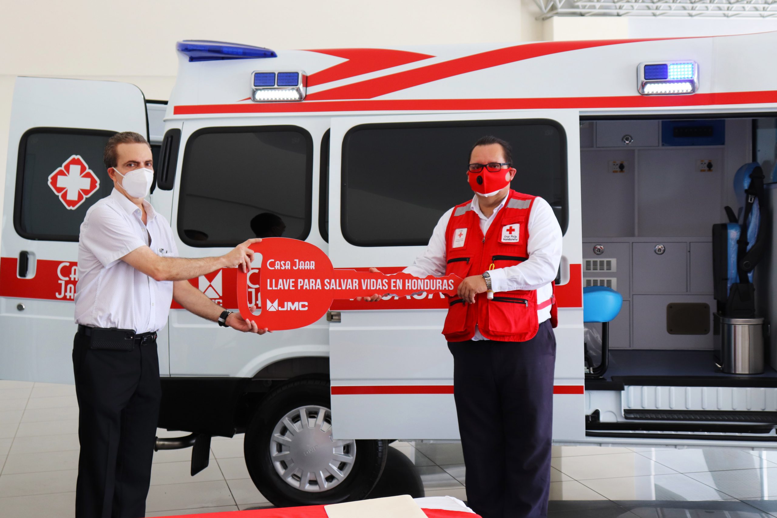 CASA JAAR DONA AMBULANCIA DE ÚLTIMA GENERACIÓN A LA CRUZ ROJA PARA EL COMBATE DE LA PANDEMIA